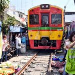 maeklong railwy market (3)