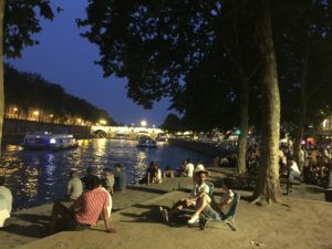 balades à paris-Hoteldeville